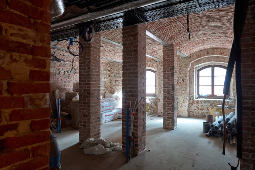 Budowa hotelu Arche Klasztor Wrocław w gmachu przy Kasprowicza, 9 maja 2024