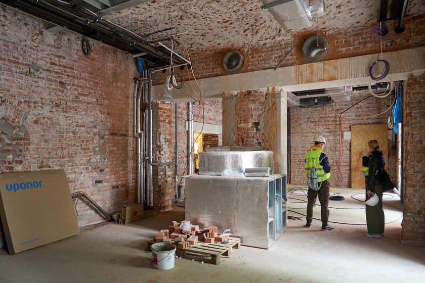 Budowa hotelu Arche Klasztor Wrocław w gmachu przy Kasprowicza, 9 maja 2024