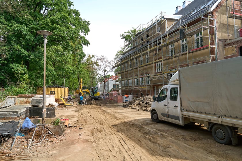 Budowa hotelu Arche Klasztor Wrocław w gmachu przy Kasprowicza, 9 maja 2024