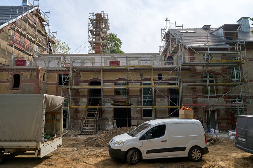 Budowa hotelu Arche Klasztor Wrocław w gmachu przy Kasprowicza, 9 maja 2024