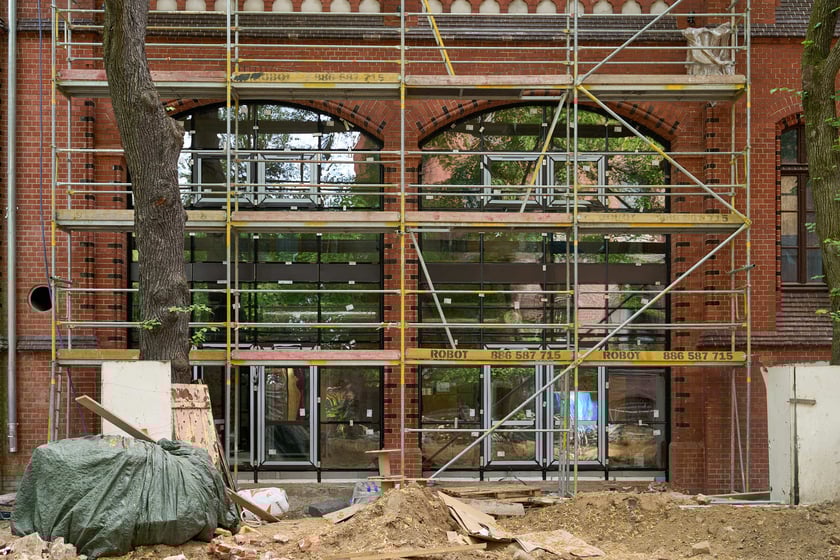 Budowa hotelu Arche Klasztor Wrocław w gmachu przy Kasprowicza, 9 maja 2024