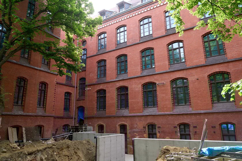 Budowa hotelu Arche Klasztor Wrocław w gmachu przy Kasprowicza, 9 maja 2024