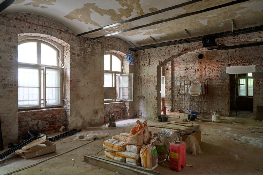 Budowa hotelu Arche Klasztor Wrocław w gmachu przy Kasprowicza, 9 maja 2024