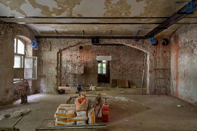 Budowa hotelu Arche Klasztor Wrocław w gmachu przy Kasprowicza, 9 maja 2024