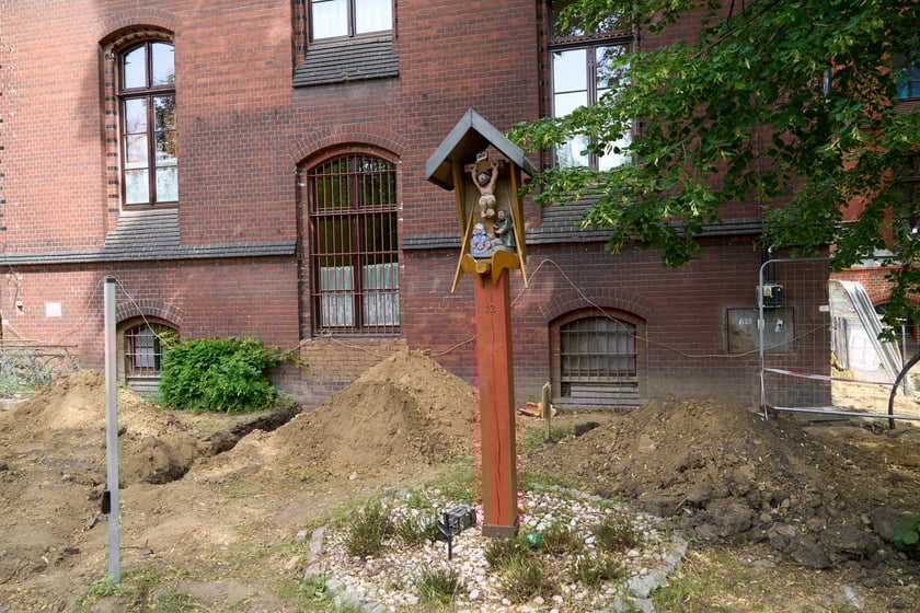 Budowa hotelu Arche Klasztor Wrocław w gmachu przy Kasprowicza, 9 maja 2024