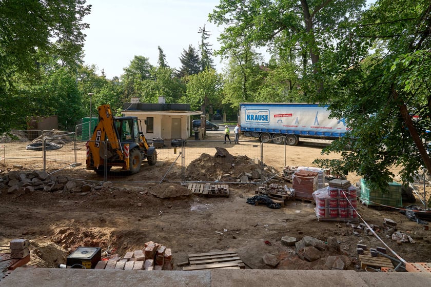 Budowa hotelu Arche Klasztor Wrocław w gmachu przy Kasprowicza, 9 maja 2024