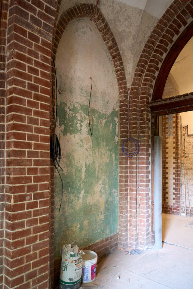 Budowa hotelu Arche Klasztor Wrocław w gmachu przy Kasprowicza, 9 maja 2024