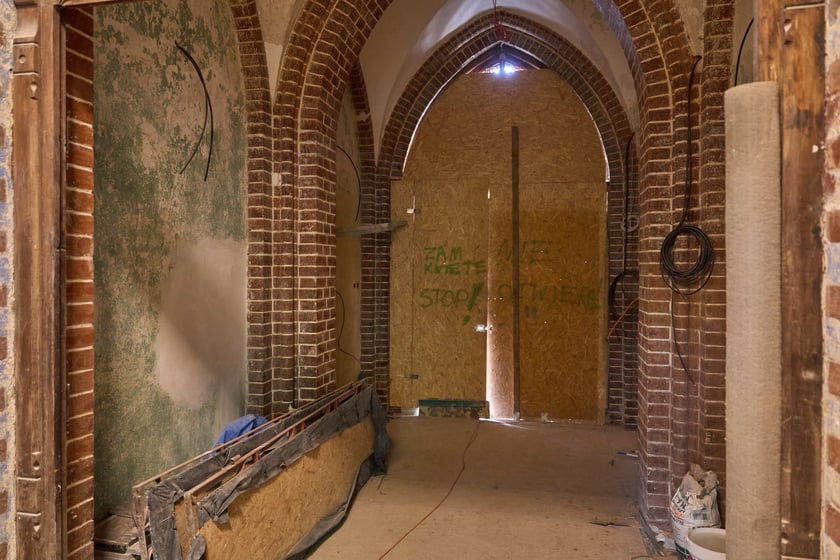 Budowa hotelu Arche Klasztor Wrocław w gmachu przy Kasprowicza, 9 maja 2024