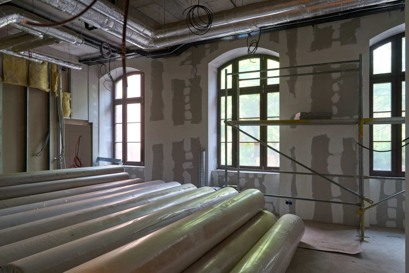 Budowa hotelu Arche Klasztor Wrocław w gmachu przy Kasprowicza, 9 maja 2024