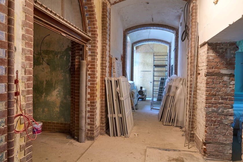 Budowa hotelu Arche Klasztor Wrocław w gmachu przy Kasprowicza, 9 maja 2024