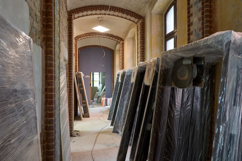 Budowa hotelu Arche Klasztor Wrocław w gmachu przy Kasprowicza, 9 maja 2024