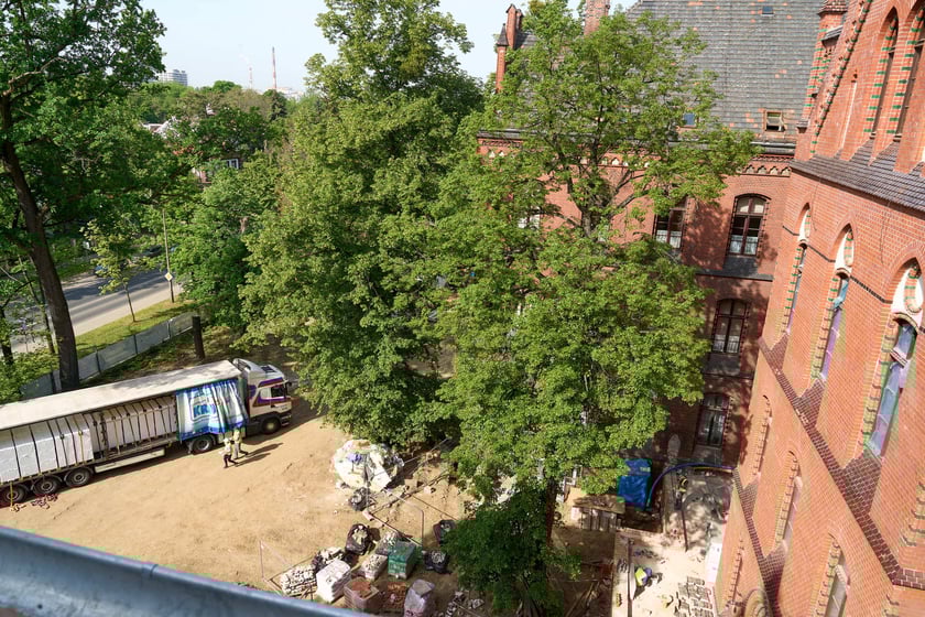 Budowa hotelu Arche Klasztor Wrocław w gmachu przy Kasprowicza, 9 maja 2024