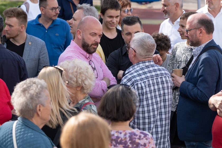 Spotkanie mieszkańców osiedla Kuźniki z prezydentem Wrocławia, Jackiem Sutrykiem