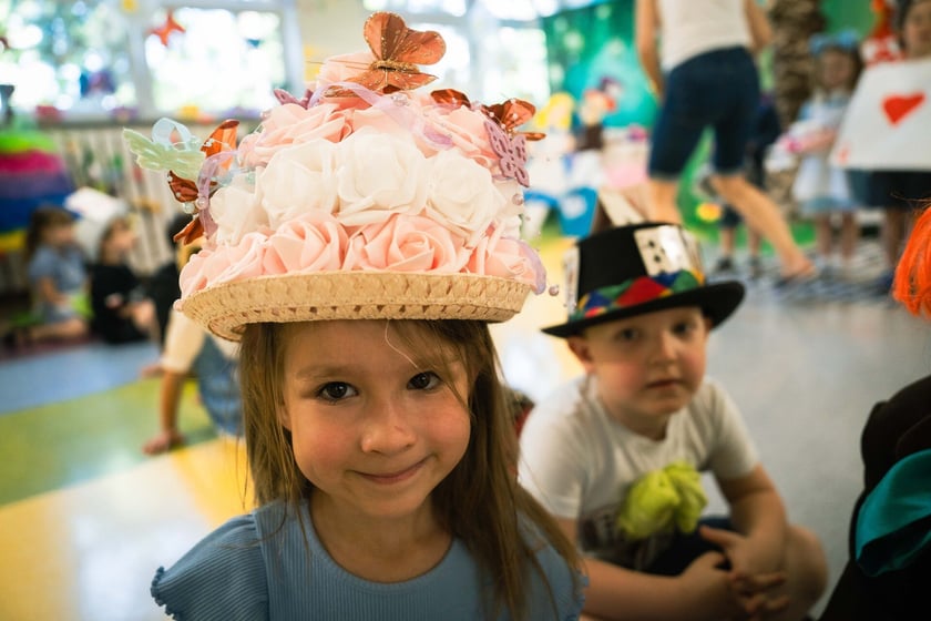 Dzień z „Alicją w Krainie Czarów” w Przedszkolu nr 149 „Tęczowa Polanka” we Wrocławiu