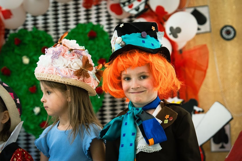 Dzień z „Alicją w Krainie Czarów” w Przedszkolu nr 149 „Tęczowa Polanka” we Wrocławiu