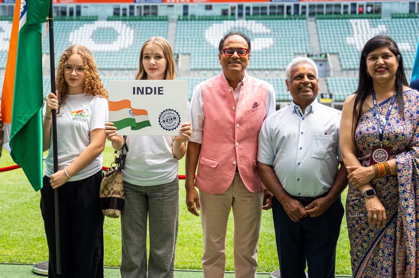 dzień Paszportu 2024 na Tarczyński Arena we Wrocławiu. W środku: Kartikey Johri, Konsul Honorowy Indii we Wrocławiu