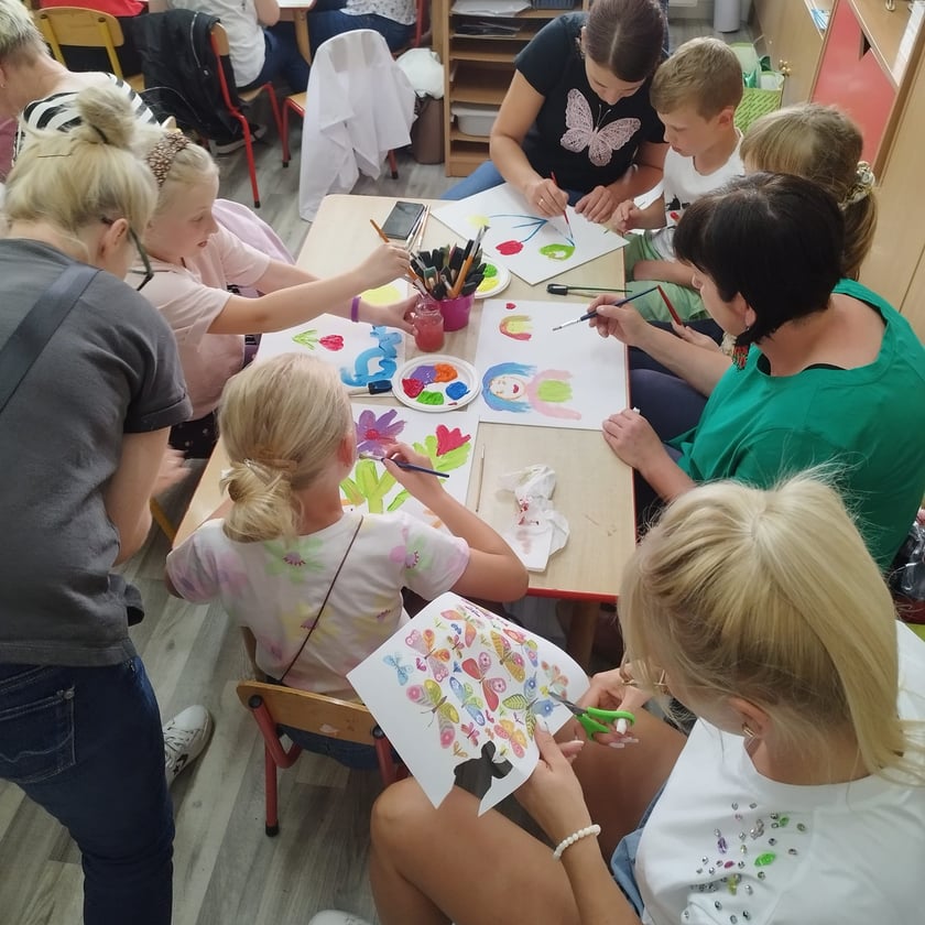 Zajęcia plastyczne w&nbsp;Niepublicznej Szkole i Przedszkolu Stowarzyszenia Rozwoju Osiedla Świniary