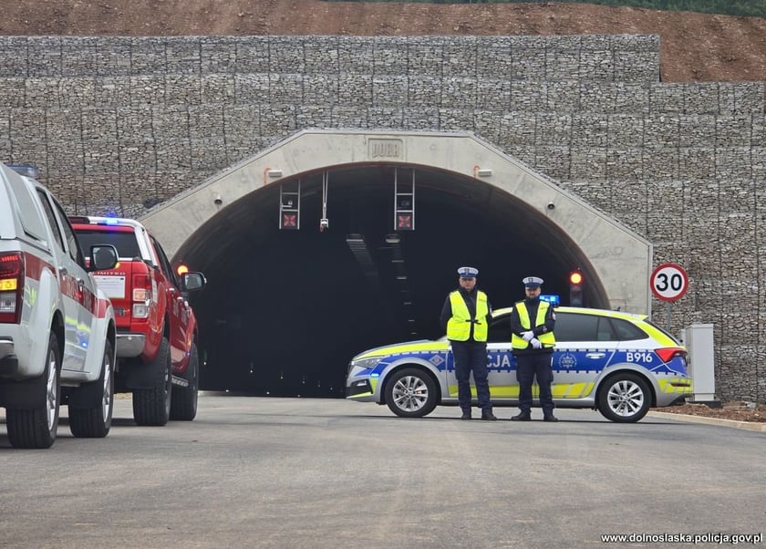 Ćwiczenia ratownicze w nowym tunelu na trasie S3