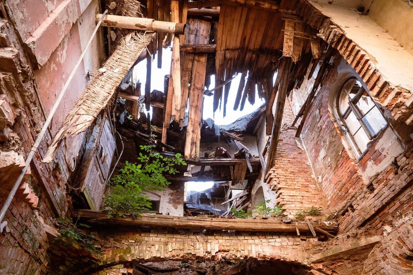 Pałac w Świniarach przed pożarem, czerwiec 2024 r.