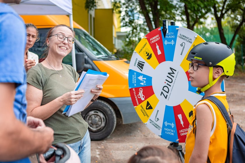 Piknik ZDiUM&nbsp;podczas otwarcia nowej trasy pieszo-rowerowej wzdłuż rzeki Oławy