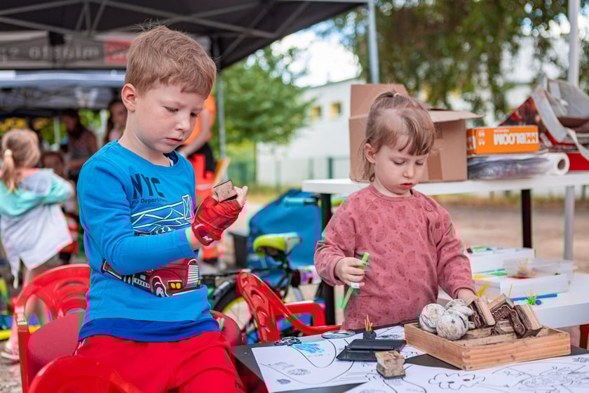 Piknik ZDiUM&nbsp;podczas otwarcia nowej trasy pieszo-rowerowej wzdłuż rzeki Oławy