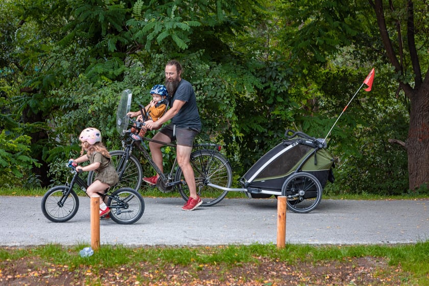 Piknik ZDiUM&nbsp;podczas otwarcia nowej trasy pieszo-rowerowej wzdłuż rzeki Oławy
