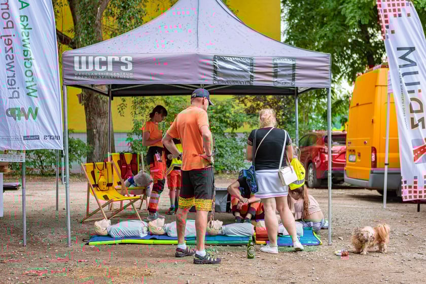 Piknik ZDiUM&nbsp;podczas otwarcia nowej trasy pieszo-rowerowej wzdłuż rzeki Oławy