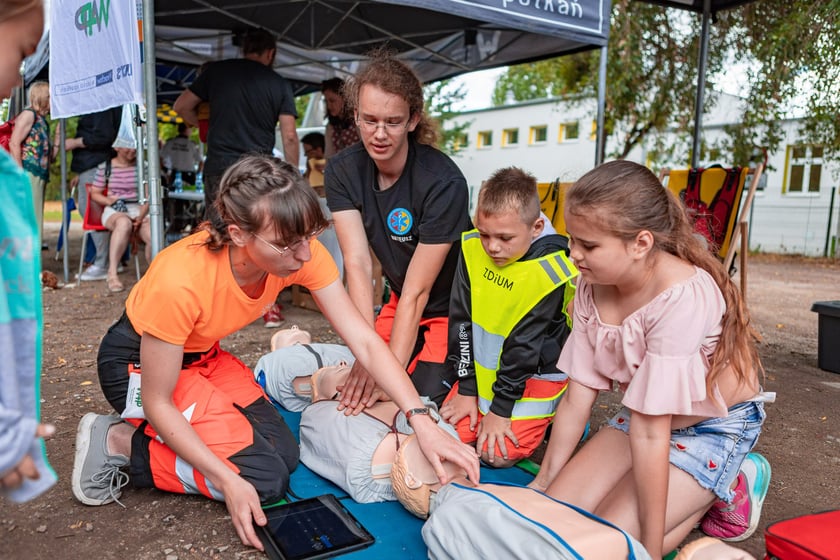 Piknik ZDiUM&nbsp;podczas otwarcia nowej trasy pieszo-rowerowej wzdłuż rzeki Oławy