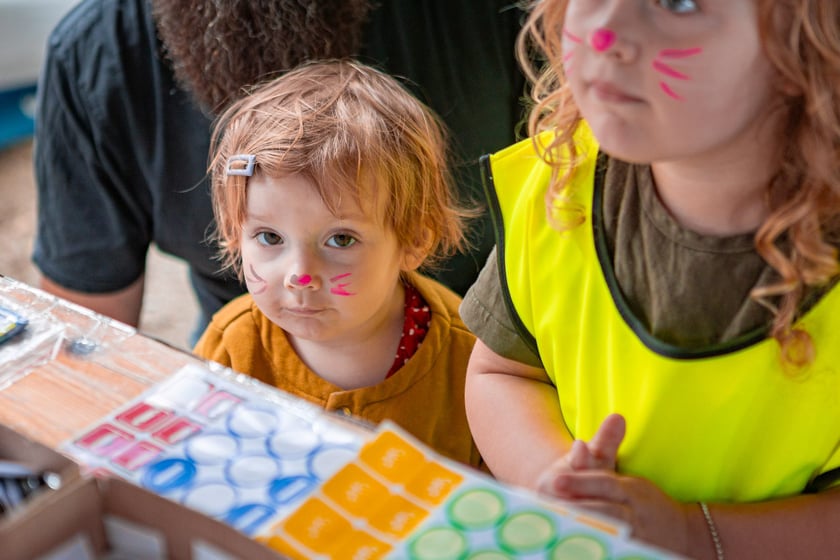 Piknik ZDiUM&nbsp;podczas otwarcia nowej trasy pieszo-rowerowej wzdłuż rzeki Oławy