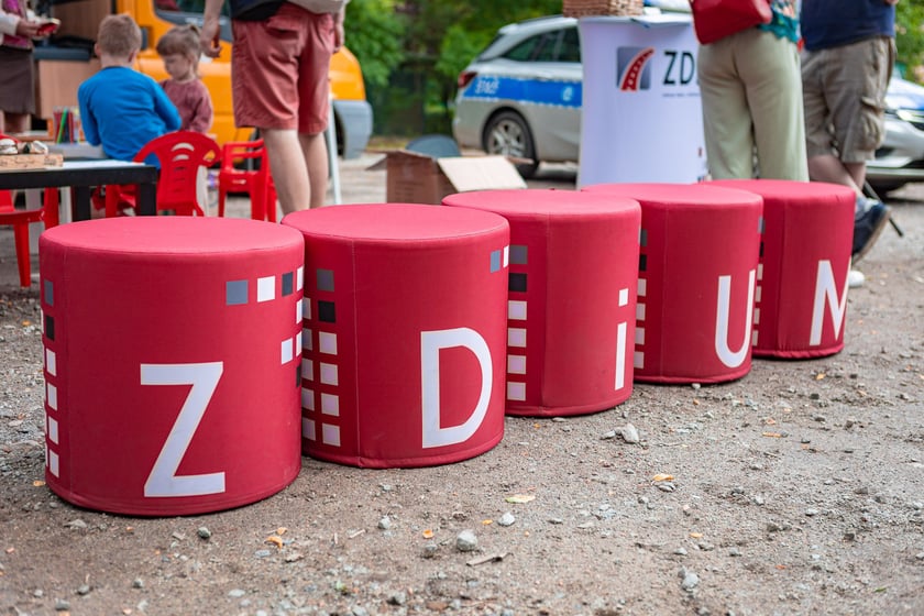 Piknik ZDiUM&nbsp;podczas otwarcia nowej trasy pieszo-rowerowej wzdłuż rzeki Oławy