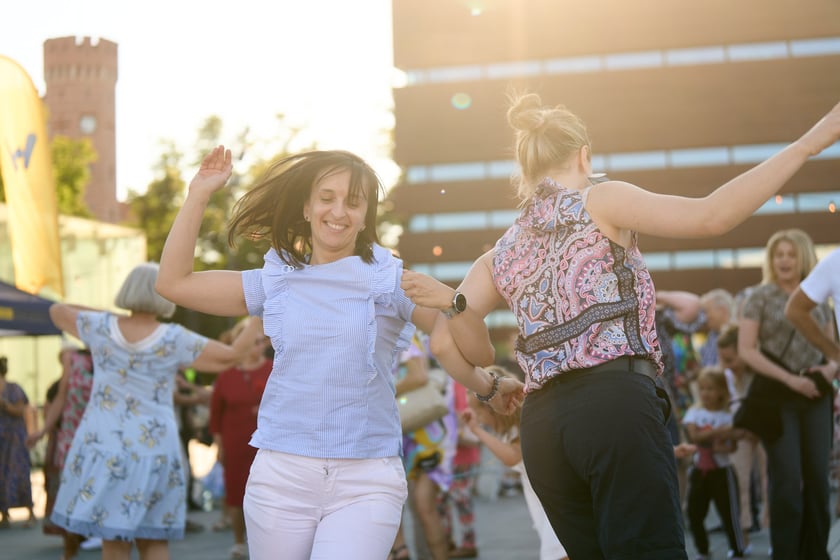 Wrocławska Potańcówka na placu Wolności - czerwiec 2024. „Domówka pod gwiazdami”