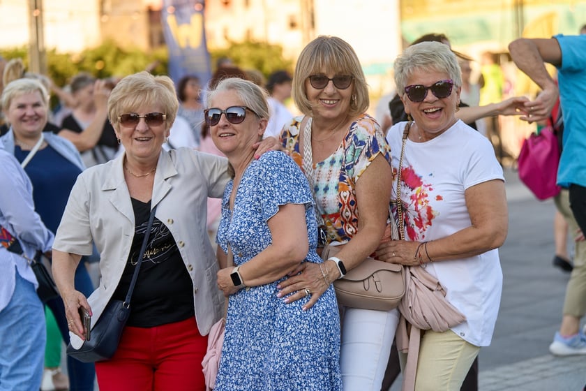 Wrocławska Potańcówka na placu Wolności - czerwiec 2024. „Domówka pod gwiazdami”