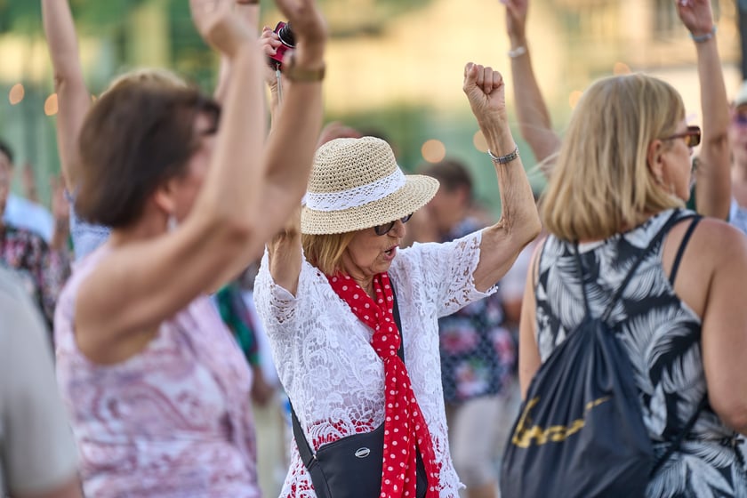 Wrocławska Potańcówka na placu Wolności - czerwiec 2024. „Domówka pod gwiazdami”