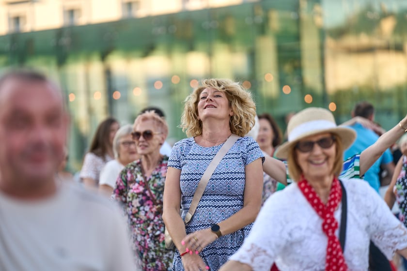 Wrocławska Potańcówka na placu Wolności - czerwiec 2024. „Domówka pod gwiazdami”