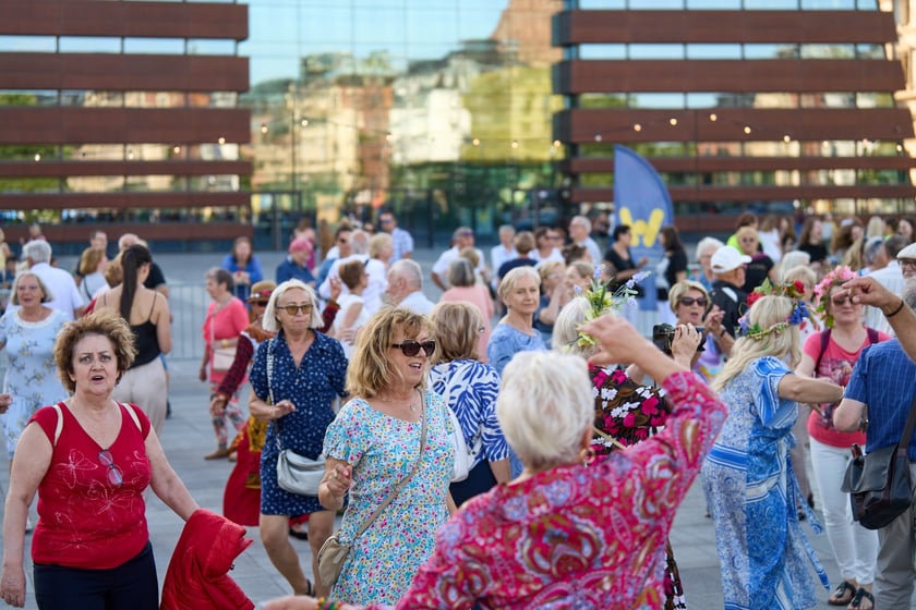 Wrocławska Potańcówka na placu Wolności - czerwiec 2024. „Domówka pod gwiazdami”