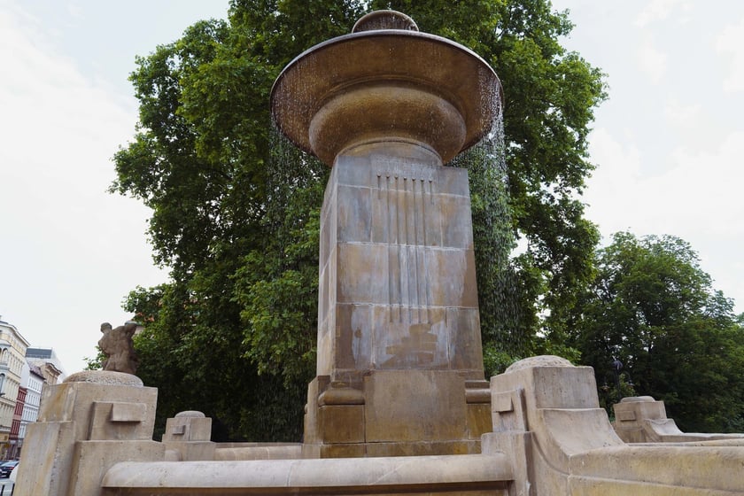 Fontanna Alegoria Walki i Zwycięstwa na placu Jana Pawła II