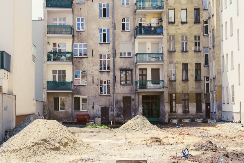 Trwający obecnie remont podwórka na Przedmieściu Oławskim