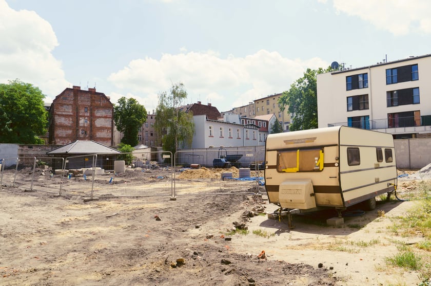 Trwający obecnie remont podwórka na Przedmieściu Oławskim