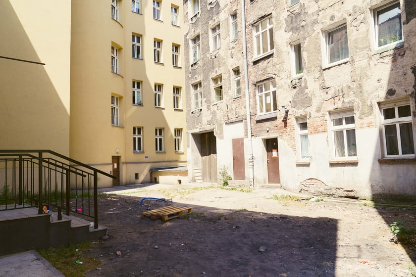 Trwający obecnie remont podwórka na Przedmieściu Oławskim