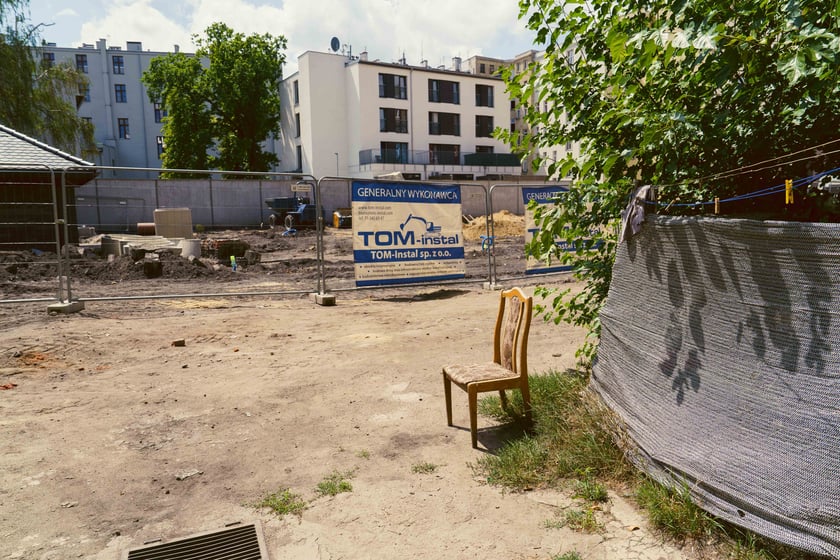 Trwający obecnie remont podwórka na Przedmieściu Oławskim