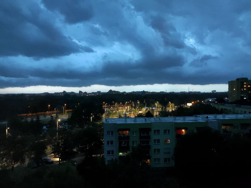 Nowy Dw&oacute;r. Burzowe niebo nad Wrocławiem 10 lipca