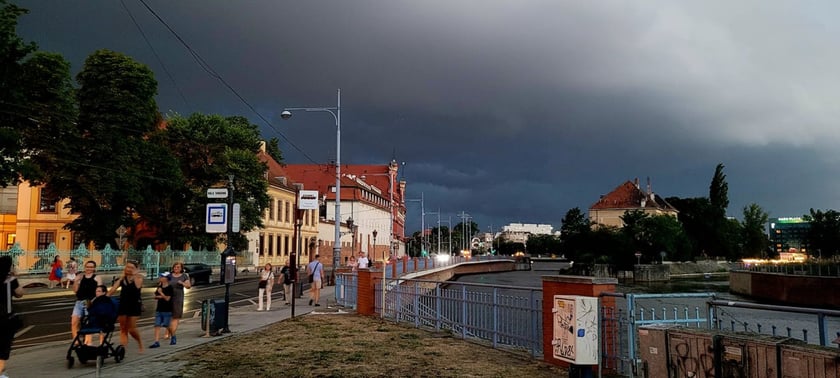 Stare Miasto. Burzowe niebo nad Wrocławiem 10 lipca