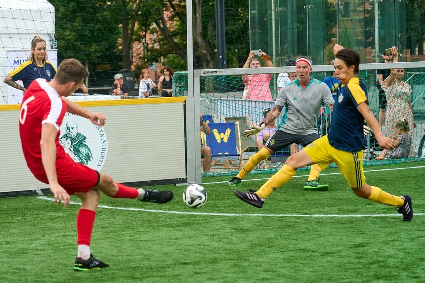Pierwszy dzień Międzynarodowego Turnieju Piłki Nożnej Ulicznej Os&oacute;b Bezdomnych Wrocław Cup 2024