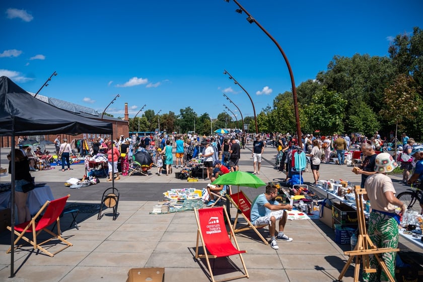 Na Pchlim Targu przy Centrum Historii Zajezdnia można było znaleźć wiele skarb&oacute;w