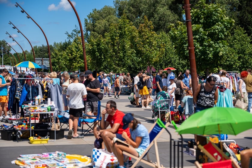 Na Pchlim Targu przy Centrum Historii Zajezdnia można było znaleźć wiele skarb&oacute;w