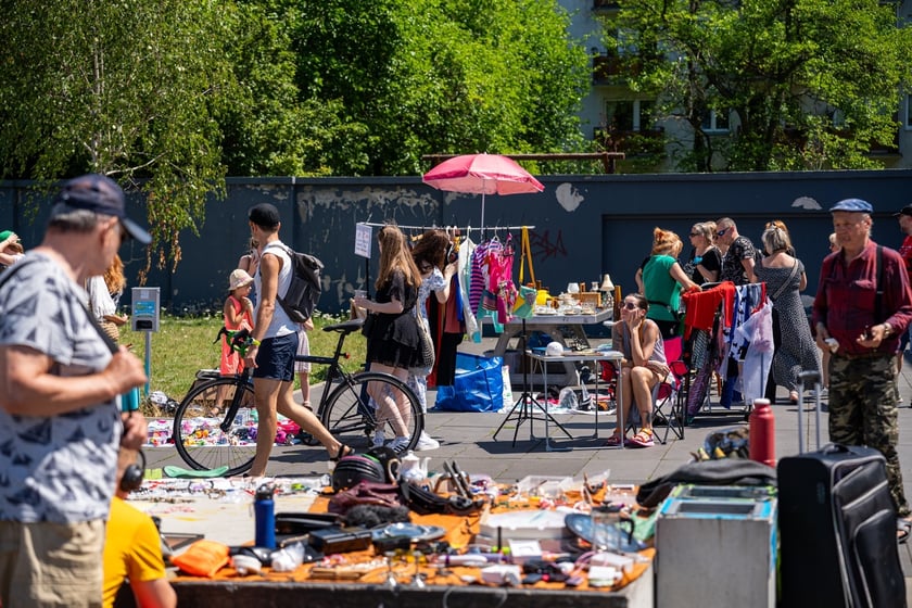 Na Pchlim Targu przy Centrum Historii Zajezdnia można było znaleźć wiele skarb&oacute;w