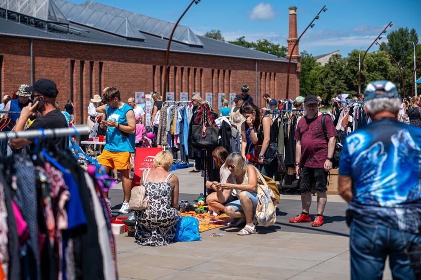 Na Pchlim Targu przy Centrum Historii Zajezdnia można było znaleźć wiele skarb&oacute;w