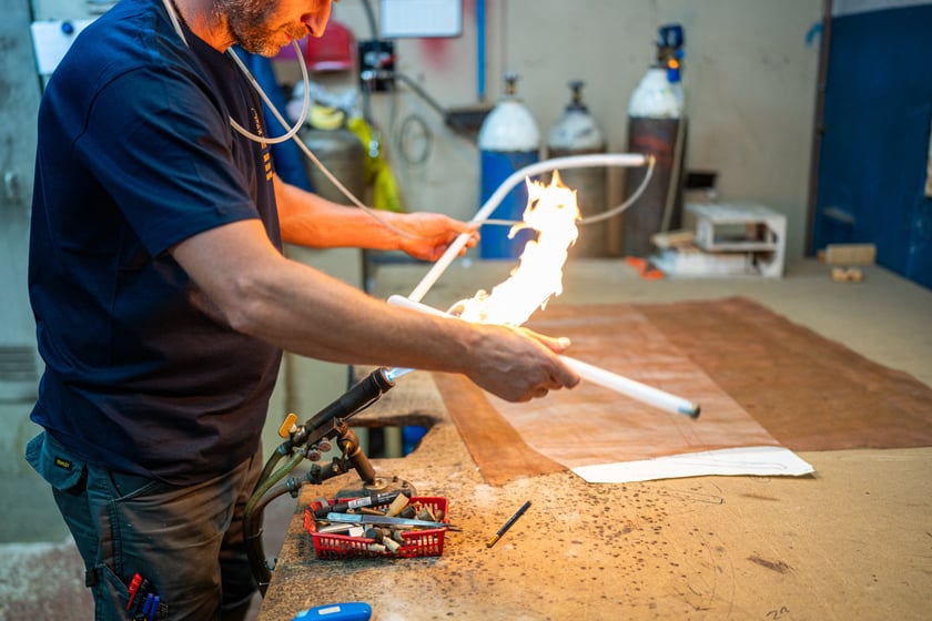 Renowacja neonu "dobry  wieczór we Wrocławiu", Wrocław, 25.07.2024