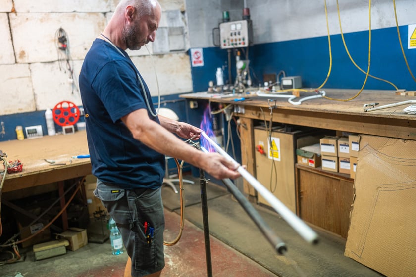 Renowacja neonu "dobry  wieczór we Wrocławiu", Wrocław, 25.07.2024