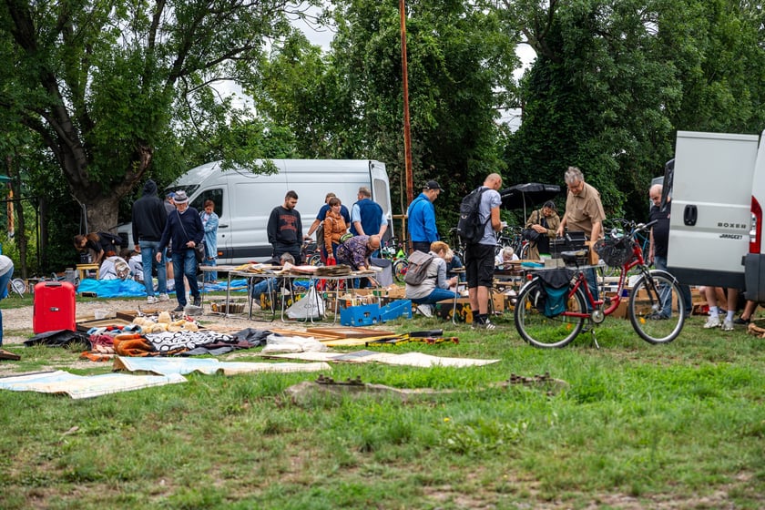 Pchli targ "Na Młynie" pełen jest skarbów. Można je zdobyć - lub tylko pooglądać - w niedziele między godz. 6 a 15